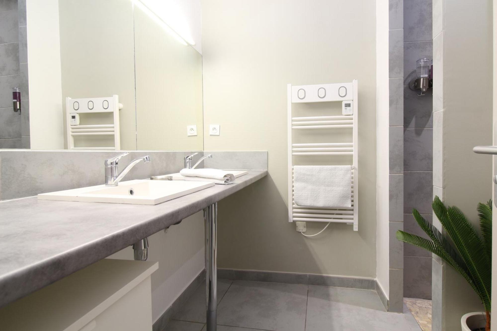 T3 Appartement Hypercentre Proche Commerce- Parking - 2 Chambres Wifi Gratuit 亞維農 外观 照片
